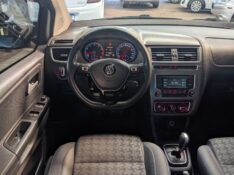 VOLKSWAGEN FOX COMFORTLINE 1.6 FLEX 8V 5P 2015/2016 RICARDO VEÍCULOS TEUTÔNIA / Carros no Vale