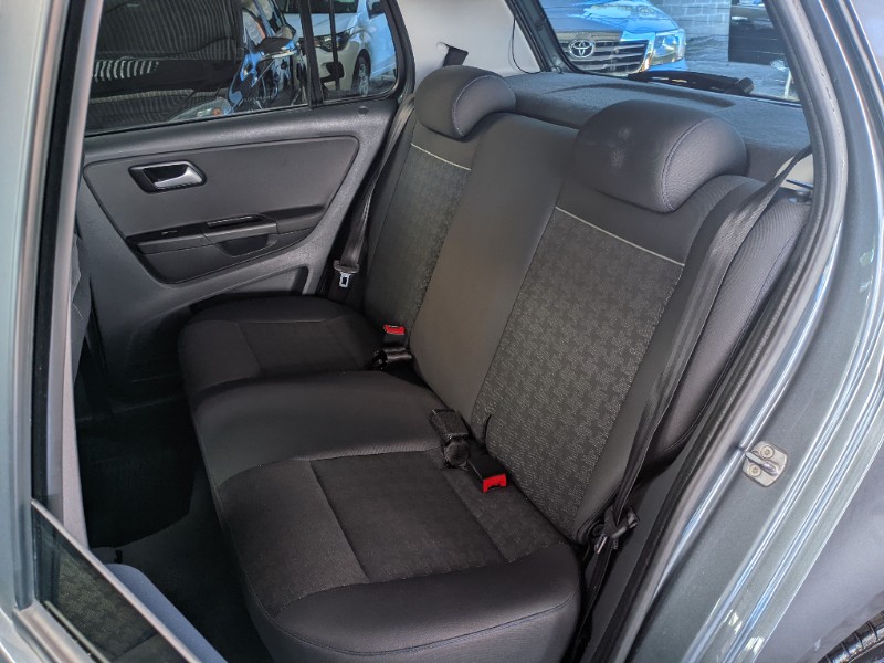 VOLKSWAGEN FOX COMFORTLINE 1.6 FLEX 8V 5P 2015/2016 RICARDO VEÍCULOS TEUTÔNIA / Carros no Vale