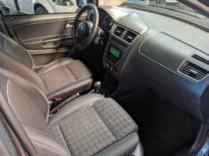 VOLKSWAGEN FOX COMFORTLINE 1.6 FLEX 8V 5P 2015/2016 RICARDO VEÍCULOS TEUTÔNIA / Carros no Vale