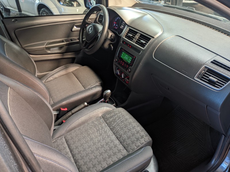 VOLKSWAGEN FOX COMFORTLINE 1.6 FLEX 8V 5P 2015/2016 RICARDO VEÍCULOS TEUTÔNIA / Carros no Vale