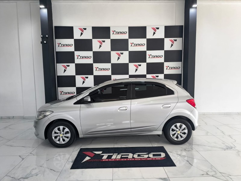 CHEVROLET ONIX 1.0 2018/2018 TIAGO AUTOMÓVEIS VENÂNCIO AIRES / Carros no Vale