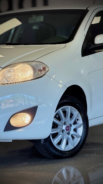 FIAT PALIO 1.0 MPI ATTRACTIVE 8V FLEX 4P MANUAL 2012/2013 MALAGGI VEÍCULOS ENCANTADO / Carros no Vale
