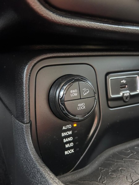 JEEP RENEGADE TRAILHAWK 2.0 4X4 TB DIESEL AUT 2016/2016 LS MULTIMARCAS VENÂNCIO AIRES / Carros no Vale JEEP RENEGADE TRAILHAWK 2.0 4X4 TB DIESEL AUT 2016/2016 LS MULTIMARCAS VENÂNCIO AIRES / Carros no Vale
