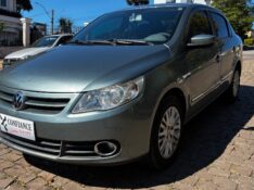VOLKSWAGEN VOYAGE 1.6 COMFORTLINE 2009/2010 COMPLETO VEÍCULOS GUAPORÉ / Carros no Vale