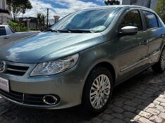 VOLKSWAGEN VOYAGE 1.6 COMFORTLINE 2009/2010 COMPLETO VEÍCULOS GUAPORÉ / Carros no Vale