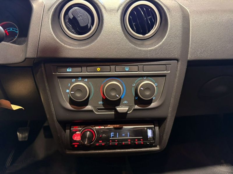 Chevrolet Celta 1.0 Lt 2012/2013 SIM VEÍCULOS PORTO ALEGRE / Carros no Vale