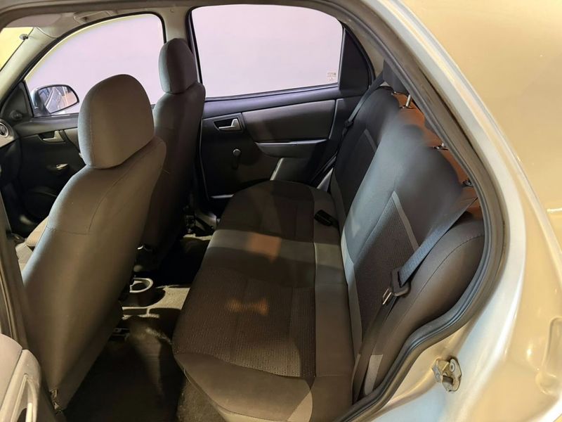 Chevrolet Celta 1.0 Lt 2012/2013 SIM VEÍCULOS PORTO ALEGRE / Carros no Vale