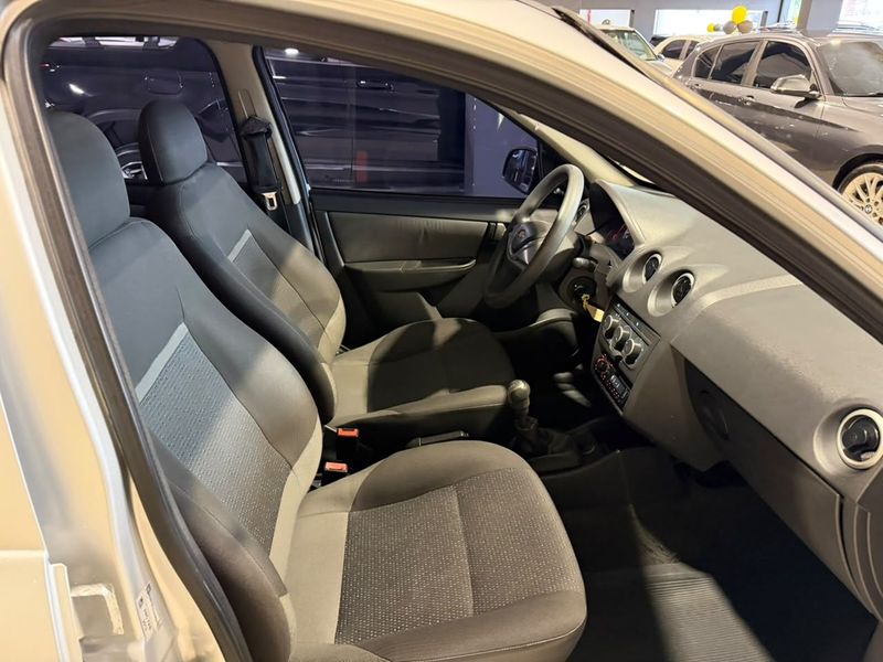 Chevrolet Celta 1.0 Lt 2012/2013 SIM VEÍCULOS PORTO ALEGRE / Carros no Vale