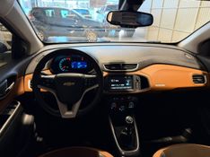 Chevrolet Onix 1.4 Active 2017/2018 SIM VEÍCULOS PORTO ALEGRE / Carros no Vale