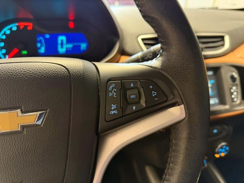 Chevrolet Onix 1.4 Active 2017/2018 SIM VEÍCULOS PORTO ALEGRE / Carros no Vale