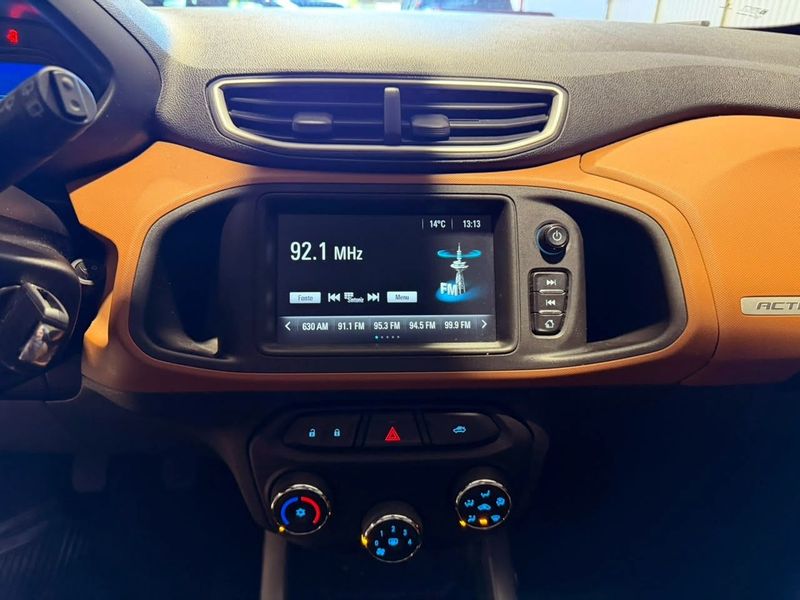 Chevrolet Onix 1.4 Active 2017/2018 SIM VEÍCULOS PORTO ALEGRE / Carros no Vale