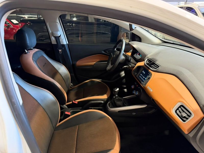 Chevrolet Onix 1.4 Active 2017/2018 SIM VEÍCULOS PORTO ALEGRE / Carros no Vale