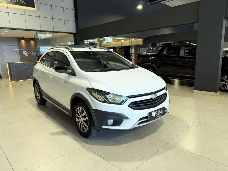 Chevrolet Onix 1.4 Active 2017/2018 SIM VEÍCULOS PORTO ALEGRE / Carros no Vale