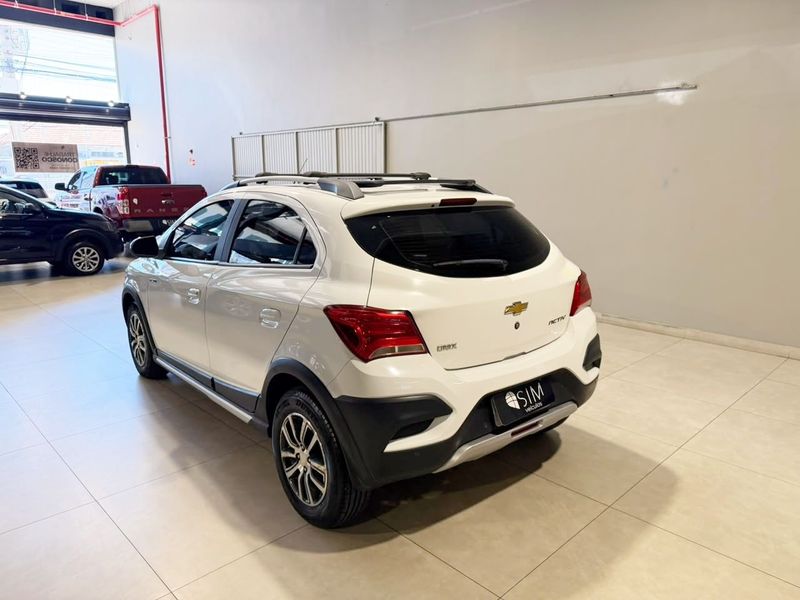 Chevrolet Onix 1.4 Active 2017/2018 SIM VEÍCULOS PORTO ALEGRE / Carros no Vale