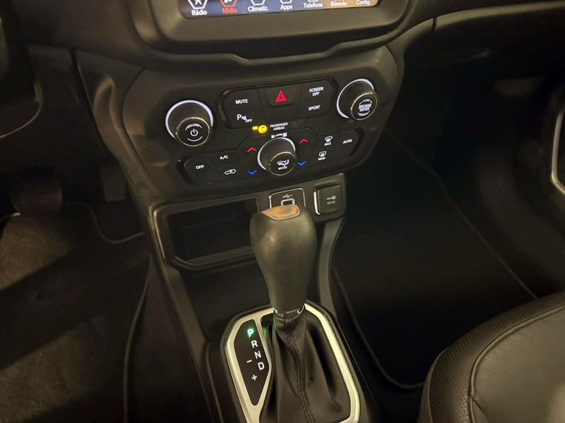 Jeep Renegade Longitude 1.8 2021/2021 SIM VEÍCULOS PORTO ALEGRE / Carros no Vale Jeep Renegade Longitude 1.8 2021/2021 SIM VEÍCULOS PORTO ALEGRE / Carros no Vale
