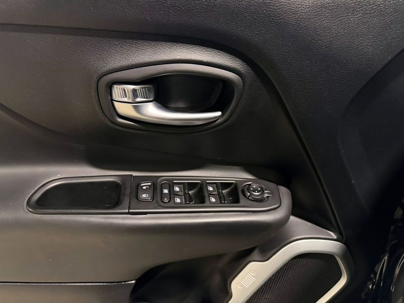 Jeep Renegade Longitude 1.8 2021/2021 SIM VEÍCULOS PORTO ALEGRE / Carros no Vale Jeep Renegade Longitude 1.8 2021/2021 SIM VEÍCULOS PORTO ALEGRE / Carros no Vale