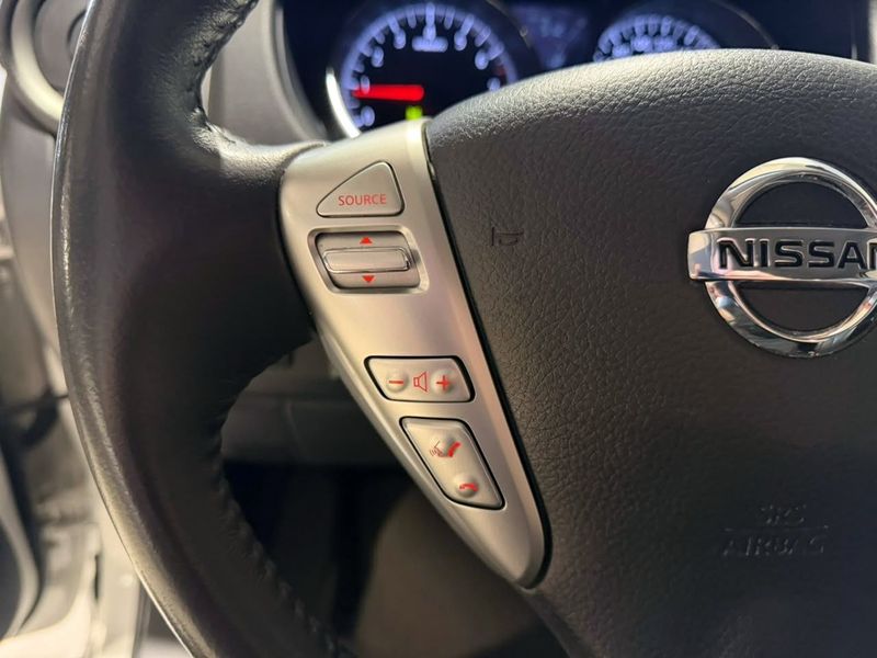 Nissan Versa 1.6 Sl Cvt 16v 2019/2020 SIM VEÍCULOS PORTO ALEGRE / Carros no Vale