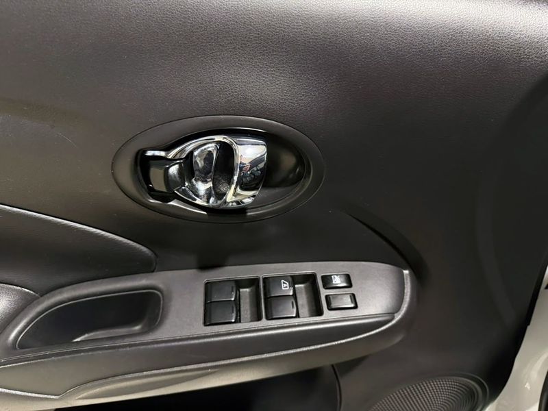 Nissan Versa 1.6 Sl Cvt 16v 2019/2020 SIM VEÍCULOS PORTO ALEGRE / Carros no Vale