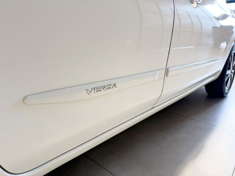 Nissan Versa 1.6 Sl Cvt 16v 2019/2020 SIM VEÍCULOS PORTO ALEGRE / Carros no Vale