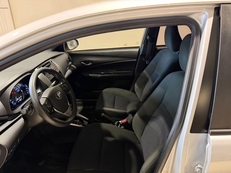Toyota Yaris Hb Xl 13 2018/2019 SIM VEÍCULOS PORTO ALEGRE / Carros no Vale
