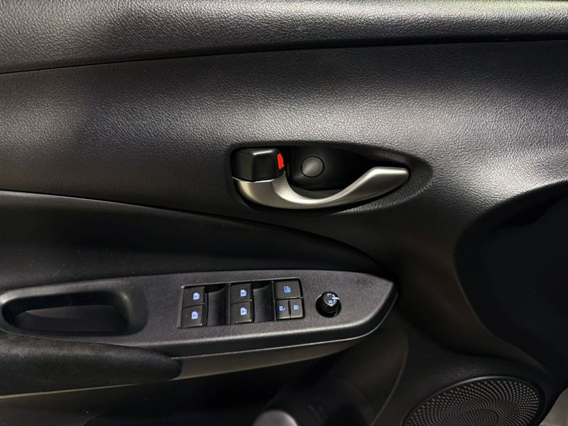 Toyota Yaris Hb Xl 13 2018/2019 SIM VEÍCULOS PORTO ALEGRE / Carros no Vale