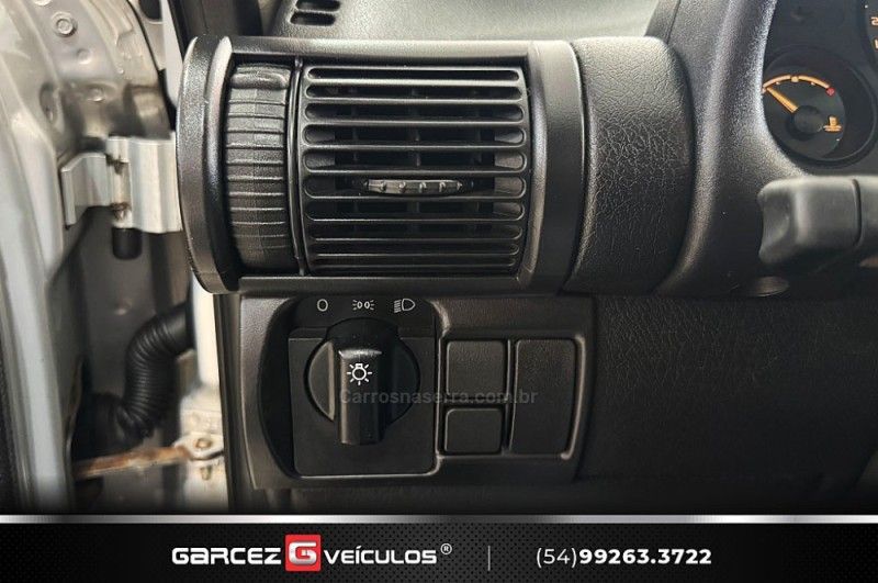 CHEVROLET CORSA 1.0 MPFI CLASSIC SEDAN 8V 2005/2005 GARCEZ VEÍCULOS BENTO GONÇALVES / Carros no Vale