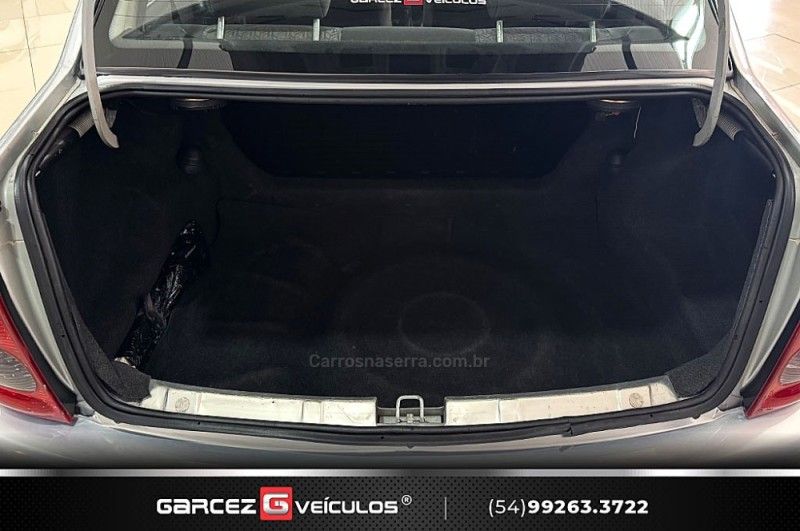 CHEVROLET CORSA 1.0 MPFI CLASSIC SEDAN 8V 2005/2005 GARCEZ VEÍCULOS BENTO GONÇALVES / Carros no Vale