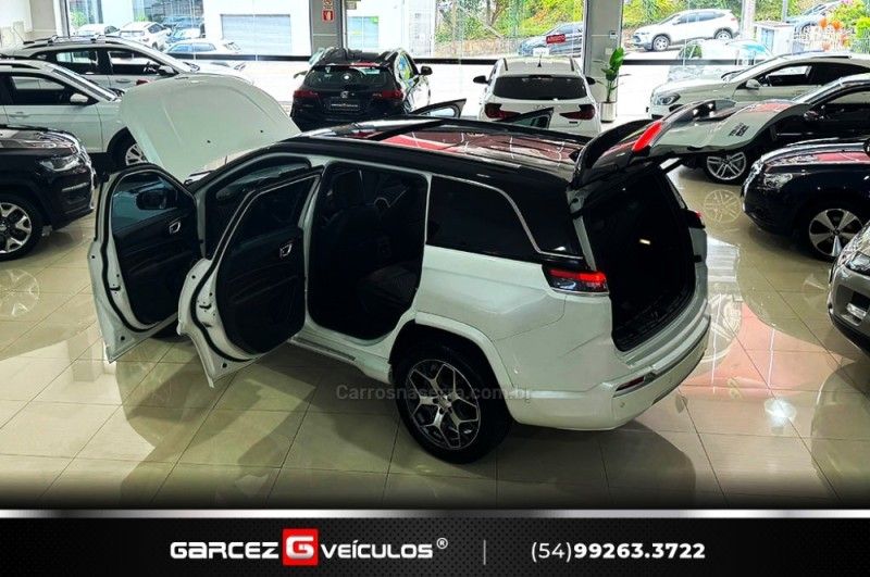 JEEP COMMANDER 2.0 OVERLAND TD380 4X4 TURBO 2021/2022 GARCEZ VEÍCULOS BENTO GONÇALVES / Carros no Vale