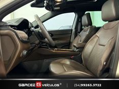 JEEP COMMANDER 2.0 OVERLAND TD380 4X4 TURBO 2021/2022 GARCEZ VEÍCULOS BENTO GONÇALVES / Carros no Vale