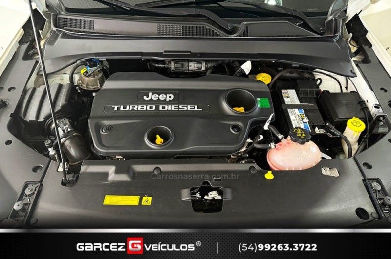JEEP COMMANDER 2.0 OVERLAND TD380 4X4 TURBO 2021/2022 GARCEZ VEÍCULOS BENTO GONÇALVES / Carros no Vale