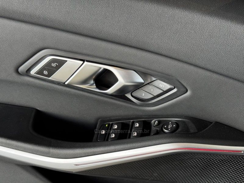 BMW 320I 2.0 MODERN 16V TURBO 2019/2020 GRIFFCAR MULTIMARCAS DOIS IRMÃOS / Carros no Vale