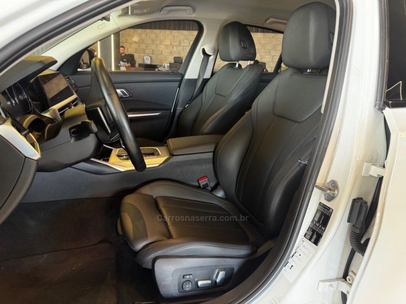 BMW 320I 2.0 MODERN 16V TURBO 2019/2020 GRIFFCAR MULTIMARCAS DOIS IRMÃOS / Carros no Vale