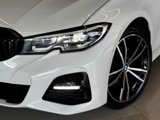 BMW 320I 2.0 MODERN 16V TURBO 2019/2020 GRIFFCAR MULTIMARCAS DOIS IRMÃOS / Carros no Vale
