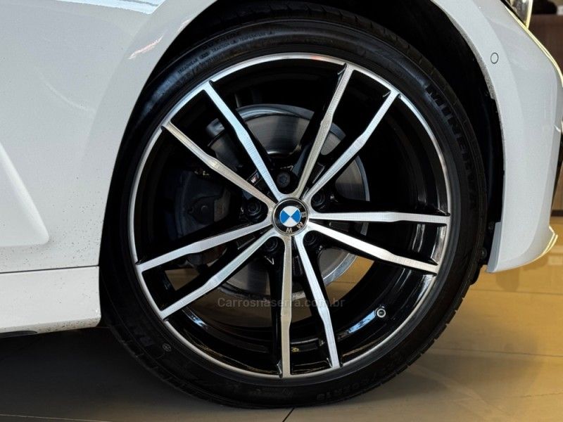 BMW 320I 2.0 MODERN 16V TURBO 2019/2020 GRIFFCAR MULTIMARCAS DOIS IRMÃOS / Carros no Vale