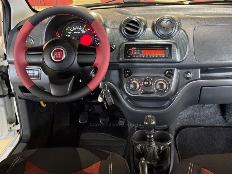 FIAT UNO 1.4 SPORTING 8V 2012/2013 GRIFFCAR MULTIMARCAS DOIS IRMÃOS / Carros no Vale