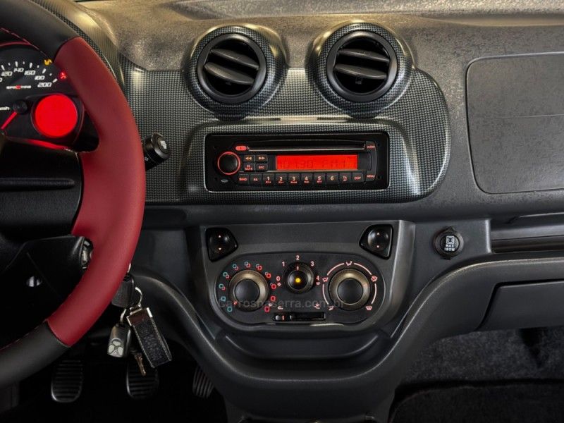 FIAT UNO 1.4 SPORTING 8V 2012/2013 GRIFFCAR MULTIMARCAS DOIS IRMÃOS / Carros no Vale