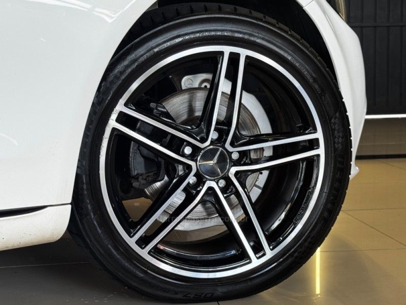 MERCEDES-BENZ C 180 1.6 CGI 16V TURBO 2014/2015 GRIFFCAR MULTIMARCAS DOIS IRMÃOS / Carros no Vale MERCEDES-BENZ C 180 1.6 CGI 16V TURBO 2014/2015 GRIFFCAR MULTIMARCAS DOIS IRMÃOS / Carros no Vale
