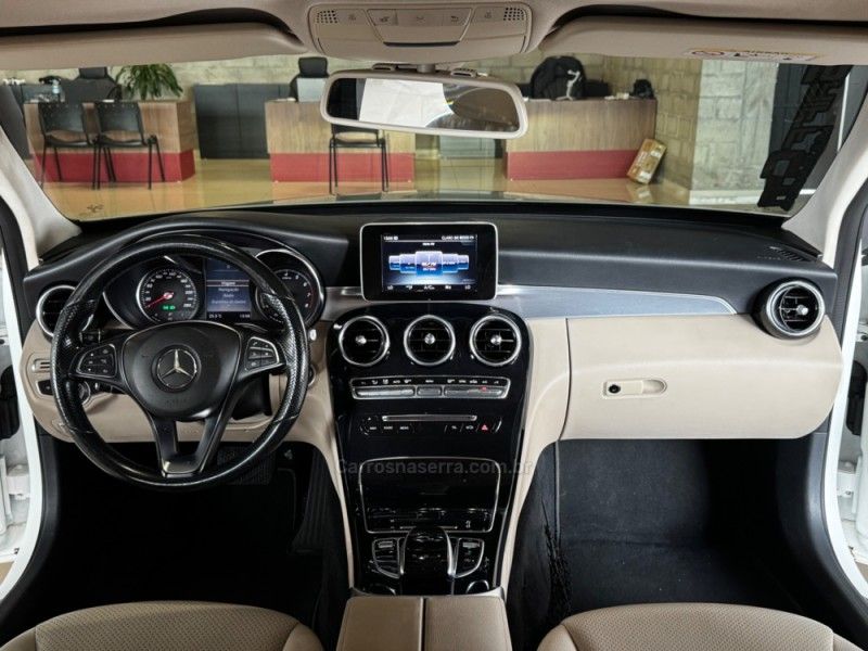 MERCEDES-BENZ C 180 1.6 CGI 16V TURBO 2014/2015 GRIFFCAR MULTIMARCAS DOIS IRMÃOS / Carros no Vale MERCEDES-BENZ C 180 1.6 CGI 16V TURBO 2014/2015 GRIFFCAR MULTIMARCAS DOIS IRMÃOS / Carros no Vale