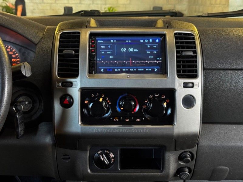 NISSAN FRONTIER 2.5 SE ATTACK 4X4 CD TURBO ELETRONIC 2012/2013 GRIFFCAR MULTIMARCAS DOIS IRMÃOS / Carros no Vale