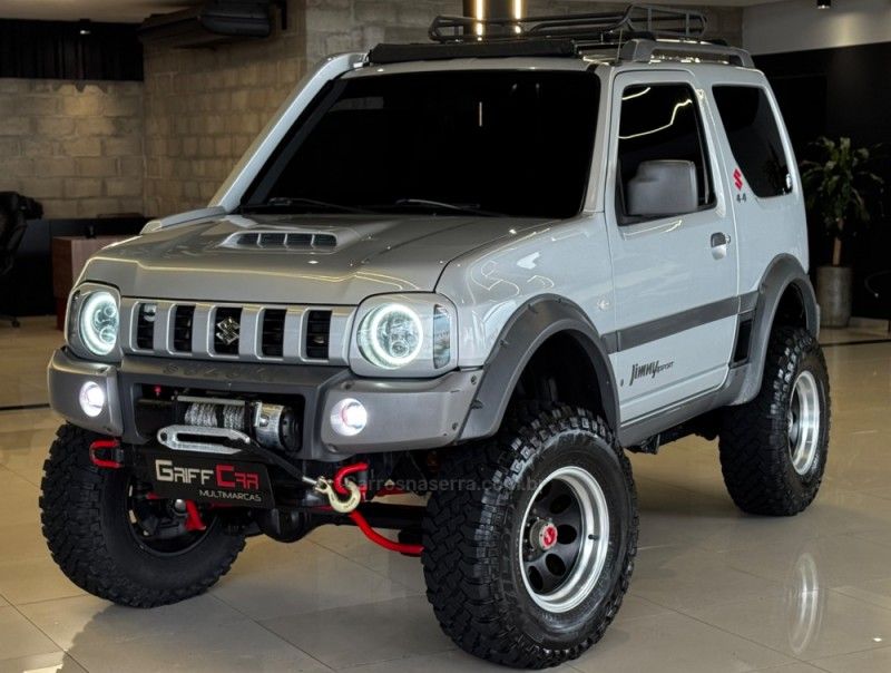 SUZUKI JIMNY 1.3 4SPORT 4X4 16V 2014/2015 GRIFFCAR MULTIMARCAS DOIS IRMÃOS / Carros no Vale