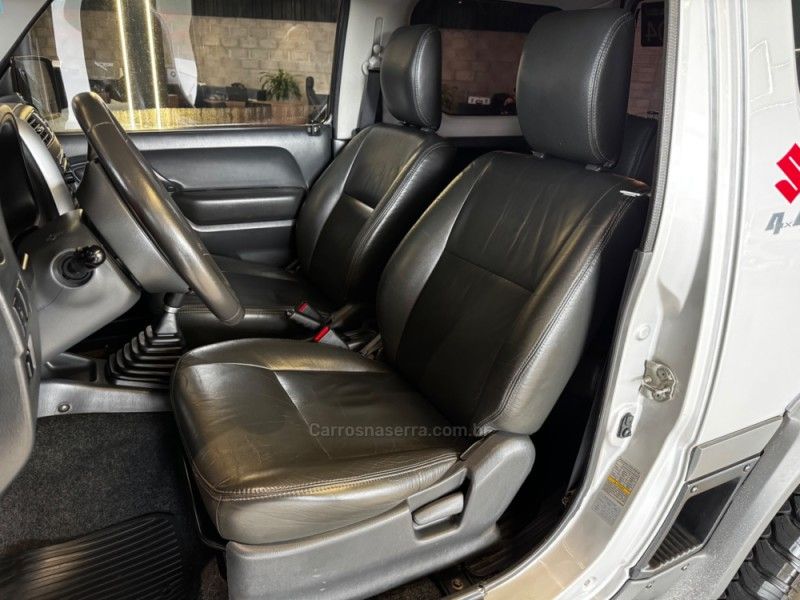 SUZUKI JIMNY 1.3 4SPORT 4X4 16V 2014/2015 GRIFFCAR MULTIMARCAS DOIS IRMÃOS / Carros no Vale