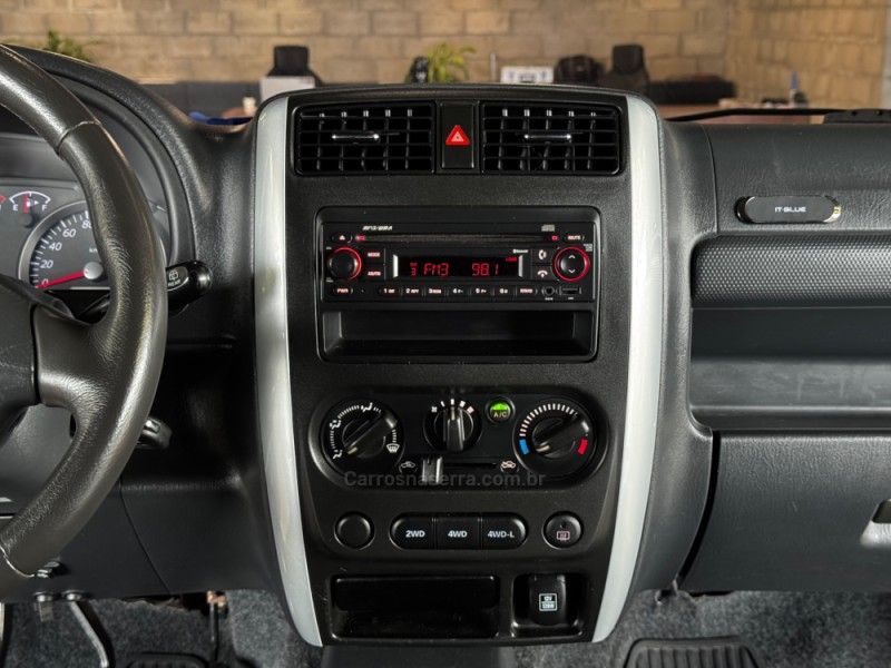 SUZUKI JIMNY 1.3 4SPORT 4X4 16V 2014/2015 GRIFFCAR MULTIMARCAS DOIS IRMÃOS / Carros no Vale