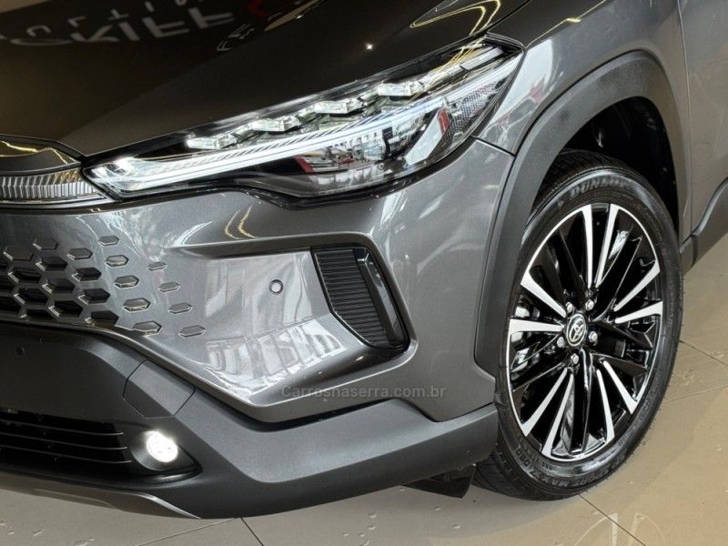 TOYOTA COROLLA 1.8 CROSS XRX 16V HÍBRIDO 2025/2026 GRIFFCAR MULTIMARCAS DOIS IRMÃOS / Carros no Vale TOYOTA COROLLA 1.8 CROSS XRX 16V HÍBRIDO 2025/2026 GRIFFCAR MULTIMARCAS DOIS IRMÃOS / Carros no Vale