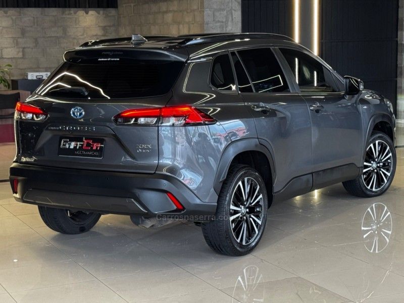 TOYOTA COROLLA 1.8 CROSS XRX 16V HÍBRIDO 2025/2026 GRIFFCAR MULTIMARCAS DOIS IRMÃOS / Carros no Vale TOYOTA COROLLA 1.8 CROSS XRX 16V HÍBRIDO 2025/2026 GRIFFCAR MULTIMARCAS DOIS IRMÃOS / Carros no Vale
