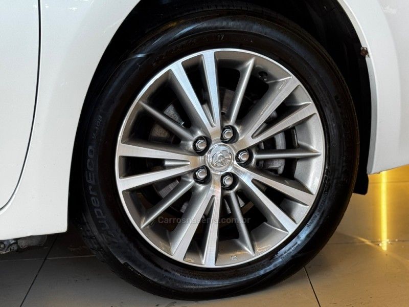 TOYOTA COROLLA 2.0 XEI 16V 2015/2016 GRIFFCAR MULTIMARCAS DOIS IRMÃOS / Carros no Vale TOYOTA COROLLA 2.0 XEI 16V 2015/2016 GRIFFCAR MULTIMARCAS DOIS IRMÃOS / Carros no Vale