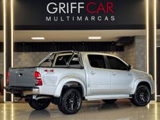 TOYOTA HILUX 3.0 SRV 4X4 CD 16V TURBO INTERCOOLER 2012/2013 GRIFFCAR MULTIMARCAS DOIS IRMÃOS / Carros no Vale