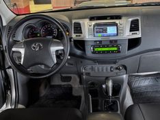TOYOTA HILUX 3.0 SRV 4X4 CD 16V TURBO INTERCOOLER 2012/2013 GRIFFCAR MULTIMARCAS DOIS IRMÃOS / Carros no Vale