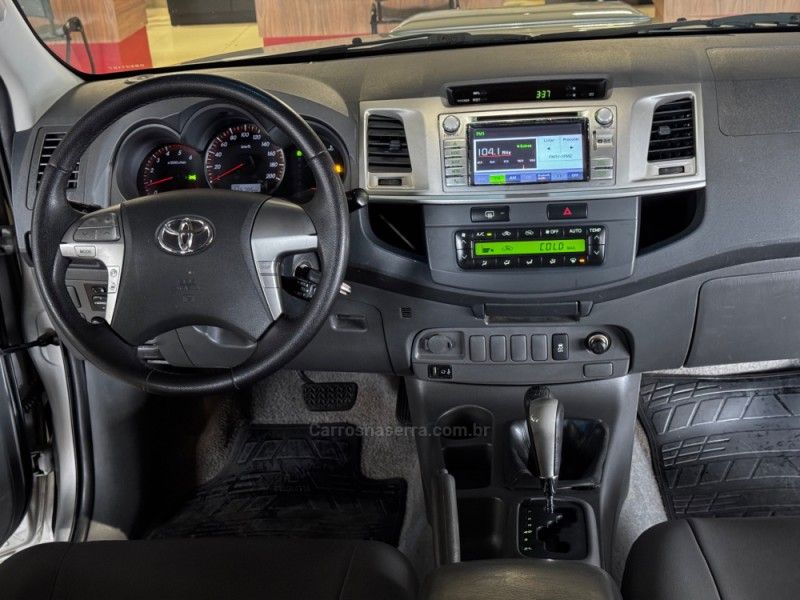 TOYOTA HILUX 3.0 SRV 4X4 CD 16V TURBO INTERCOOLER 2012/2013 GRIFFCAR MULTIMARCAS DOIS IRMÃOS / Carros no Vale TOYOTA HILUX 3.0 SRV 4X4 CD 16V TURBO INTERCOOLER 2012/2013 GRIFFCAR MULTIMARCAS DOIS IRMÃOS / Carros no Vale