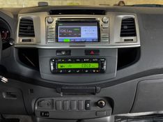 TOYOTA HILUX 3.0 SRV 4X4 CD 16V TURBO INTERCOOLER 2012/2013 GRIFFCAR MULTIMARCAS DOIS IRMÃOS / Carros no Vale