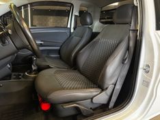 VOLKSWAGEN SAVEIRO 1.6 MI TRENDLINE CE 8V 2015/2016 GRIFFCAR MULTIMARCAS DOIS IRMÃOS / Carros no Vale